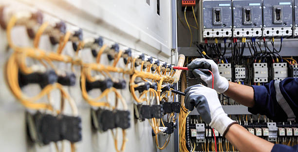 Professional Electrician technician working in Arlington Heights, WA